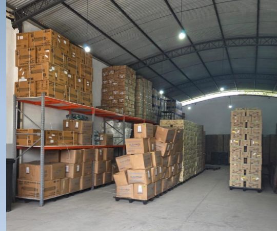 Estoque organizado da VETRA Distribuidora